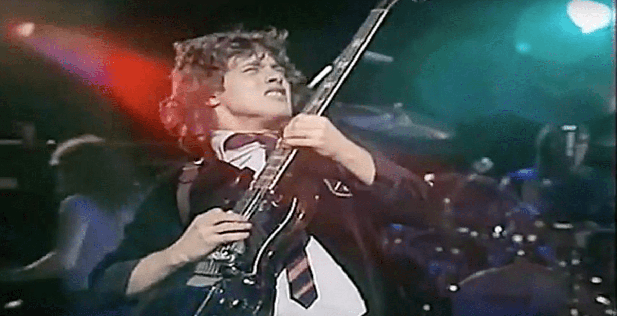 AC/DC’s Powerful 1977 Performance at the London Hippodrome — Video ...